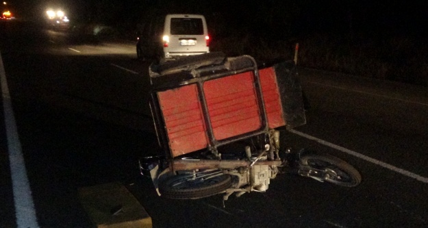 Uşak'ta traktöre çarpan motosikletin sürücüsü ağır yaralandı